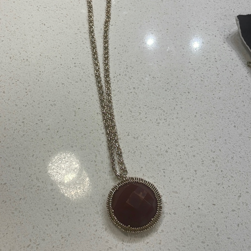 KENDRA SCOTT LARGE PENDANT NECKLACE